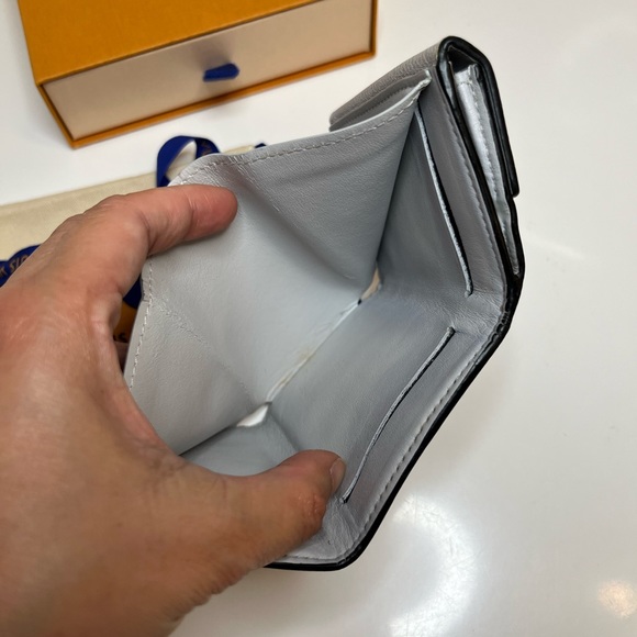 🎀 LOUIS VUITTON Discovery Compact Wallet - Picture 9 of 10